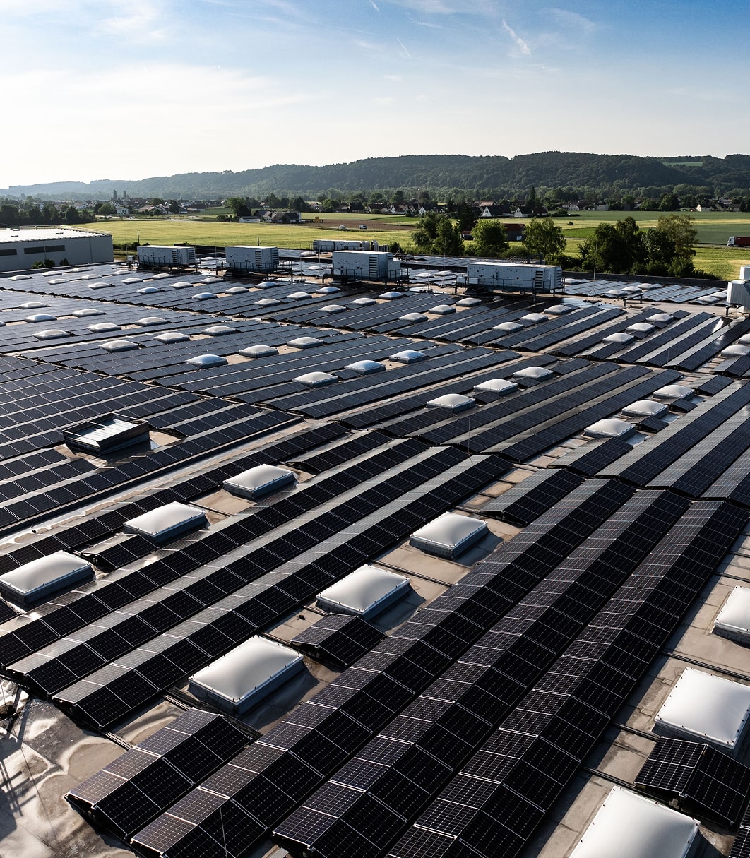 Photovoltaikanlage auf Dach des Unternehmens Sungwoo Hitech.
